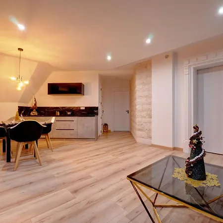شقة Lakris